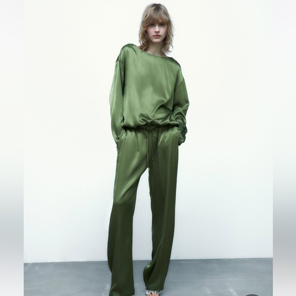 Zara NWT Fluid Satin Effect Top - Picture 2 of 9